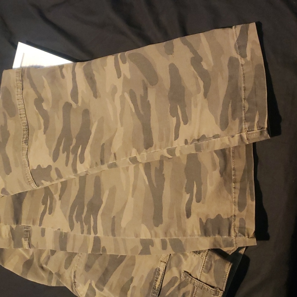 - Lucky Brand camo pants - Picture 6 of 7